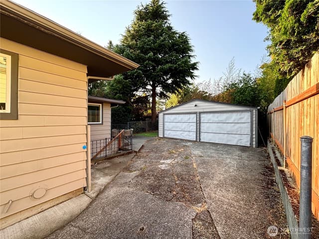 Property photo for 1706 N 50th Street, Seattle photo 3