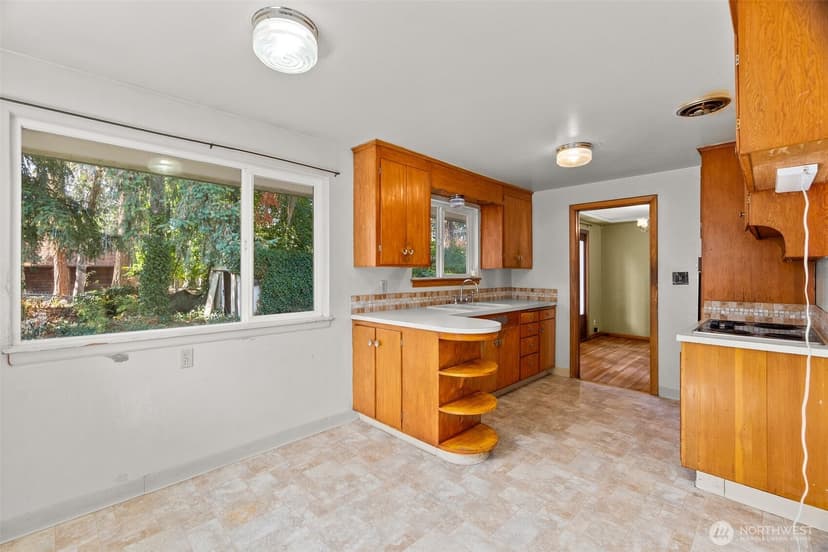 Property photo for 8212 South Way Sw, Lakewood photo 23