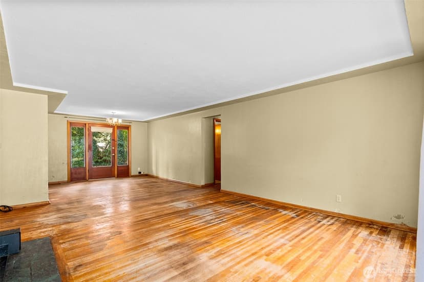 Property photo for 8212 South Way Sw, Lakewood photo 4