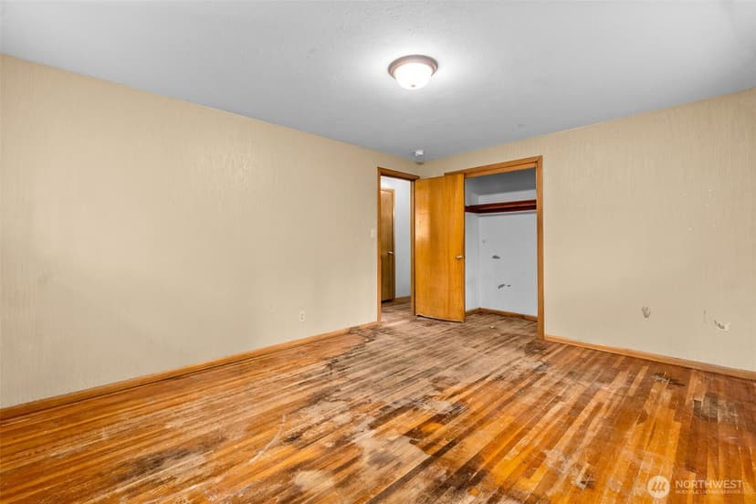 Property photo for 8212 South Way Sw, Lakewood photo 8