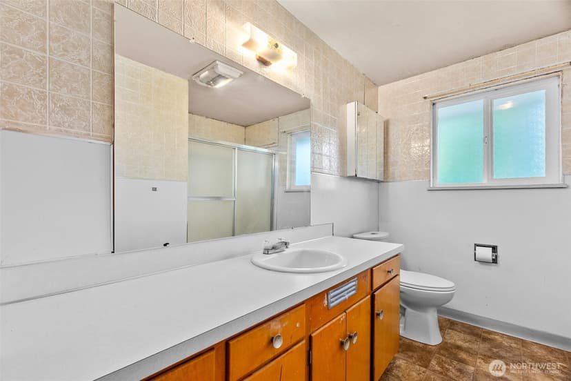 Property photo for 8212 South Way Sw, Lakewood photo 16