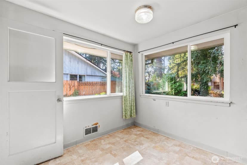 Property photo for 8212 South Way Sw, Lakewood photo 22