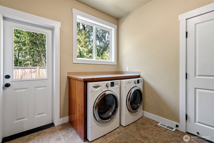 Property photo for 6516 86th Avenue W, University Place photo 11