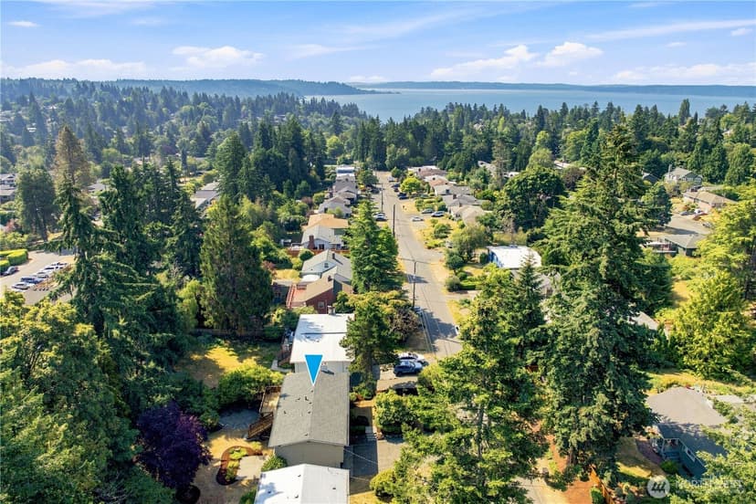 Property photo for 10634 32nd Avenue SW, Seattle photo 2