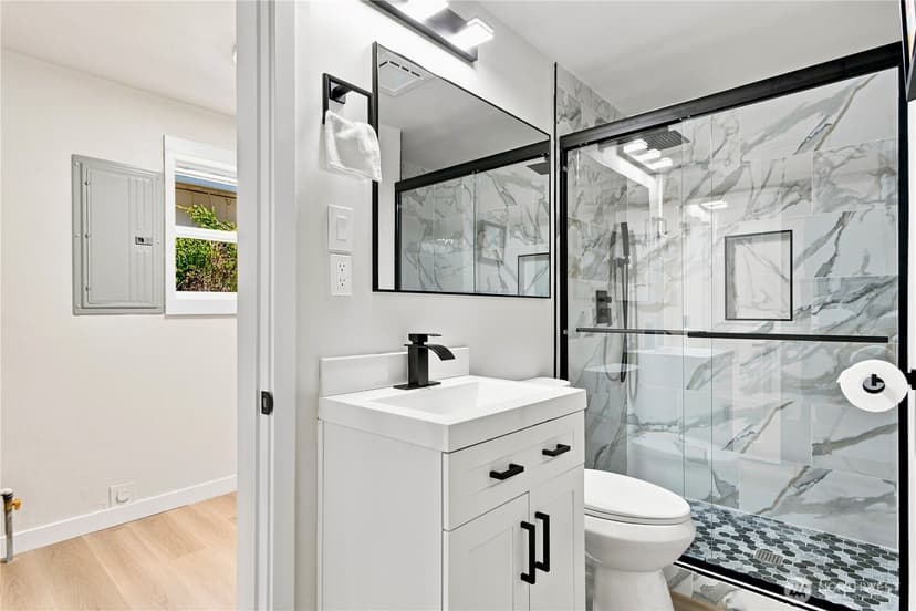 Property photo for 14022 Roslyn Place N, Seattle photo 11