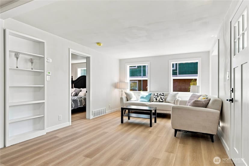 Property photo for 14022 Roslyn Place N, Seattle photo 8