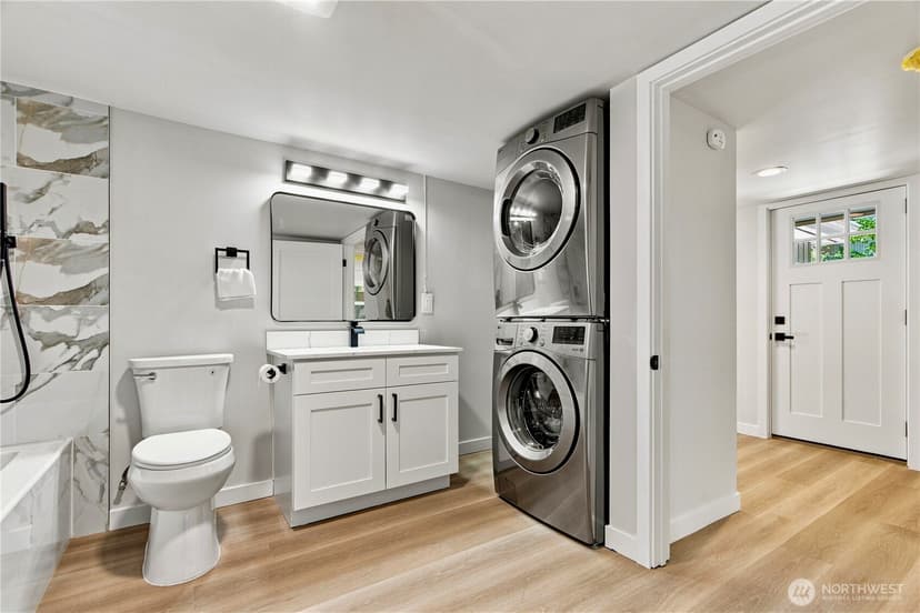 Property photo for 14022 Roslyn Place N, Seattle photo 18