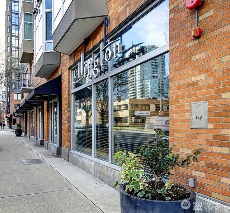 Property photo for 2801 1st Avenue #807, Seattle photo 2