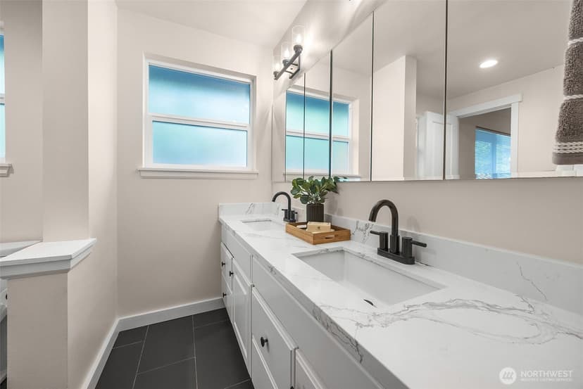 Property photo for 661 Birch Street, Edmonds photo 19