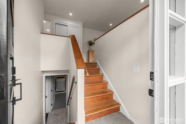 Property photo for 661 Birch Street, Edmonds photo 3