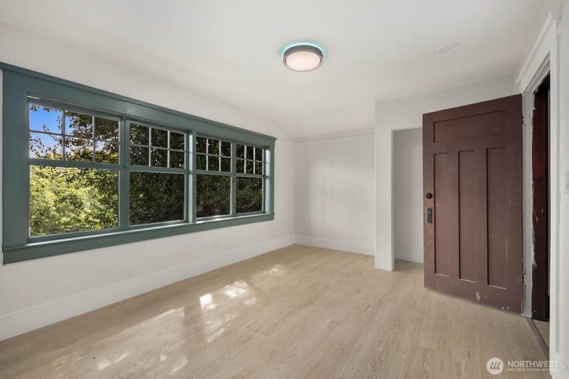 Property photo for 2109 Aurora Avenue N, Seattle photo 23