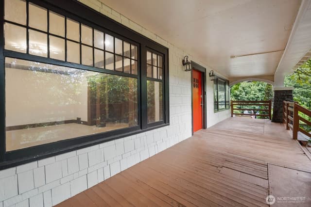 Property photo for 2109 Aurora Avenue N, Seattle photo 3