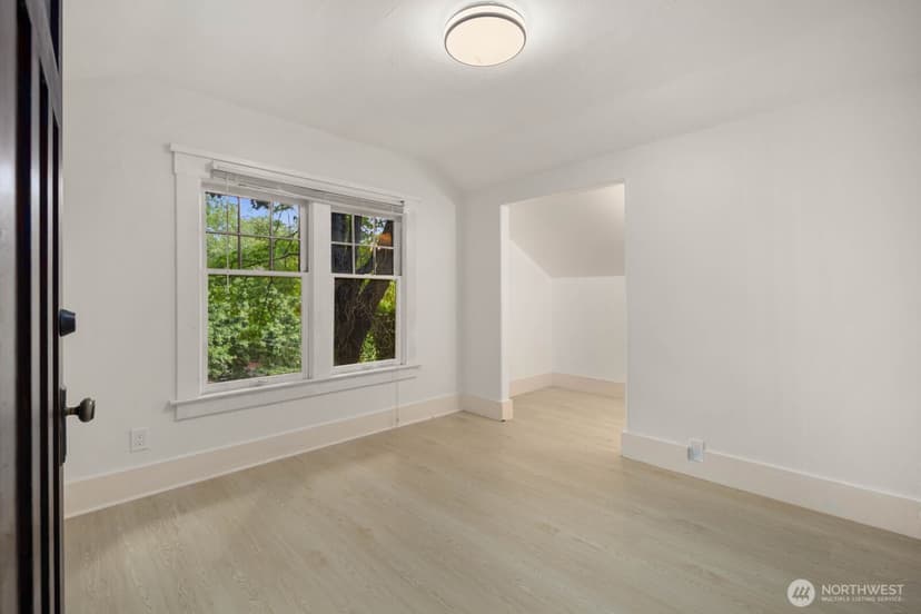 Property photo for 2109 Aurora Avenue N, Seattle photo 25