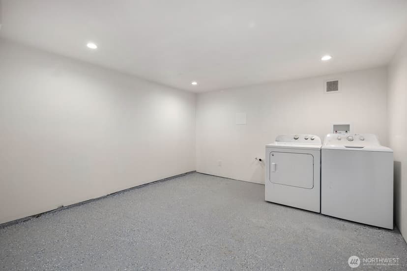 Property photo for 2109 Aurora Avenue N, Seattle photo 30