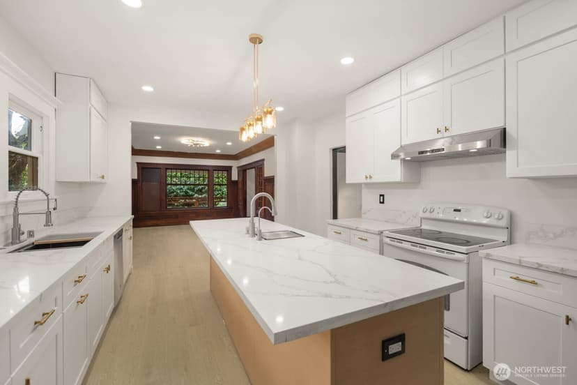 Property photo for 2109 Aurora Avenue N, Seattle photo 14