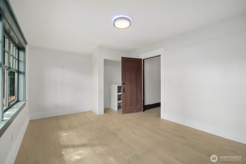 Property photo for 2109 Aurora Avenue N, Seattle photo 24