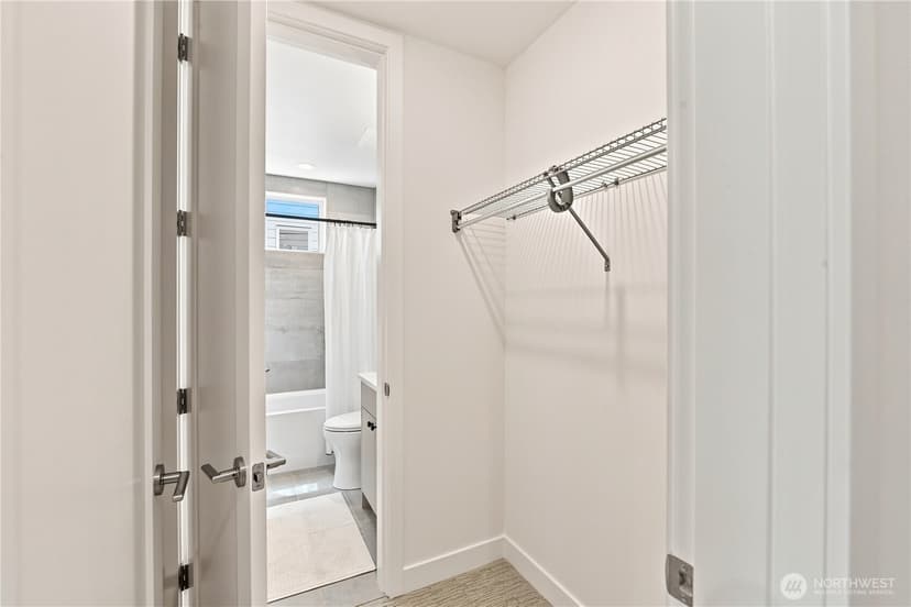 Property photo for 2645 Walnut Avenue SW, Seattle photo 23