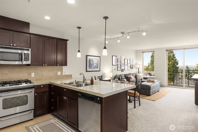 Property photo for 6801 Greenwood Avenue N #304, Seattle photo 4