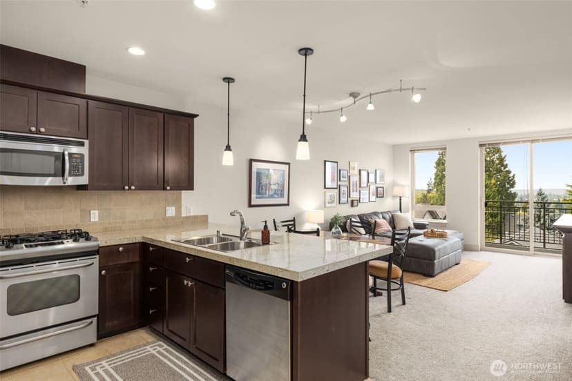 Property photo for 6801 Greenwood Avenue N #304, Seattle photo 4