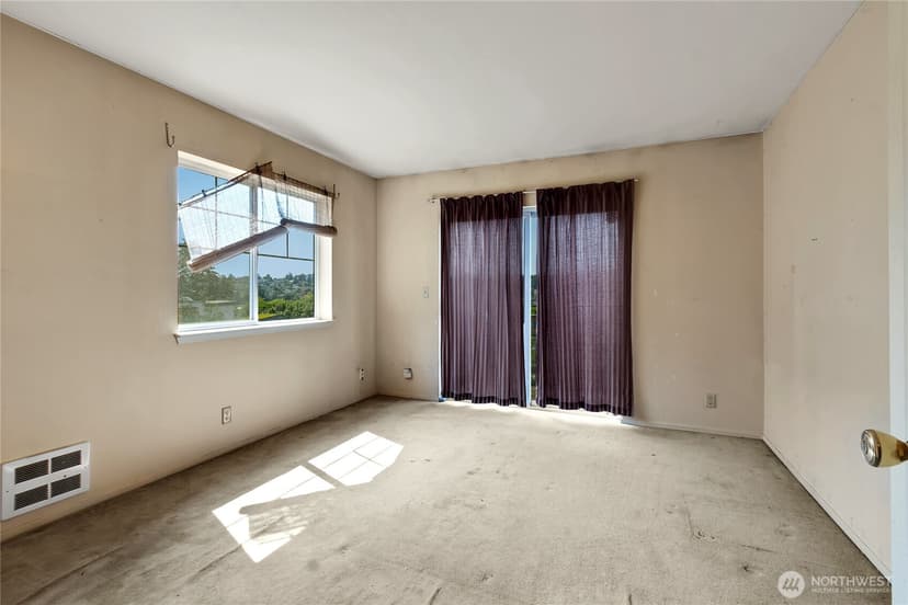 Property photo for 1735 28th Avenue S, Seattle photo 11
