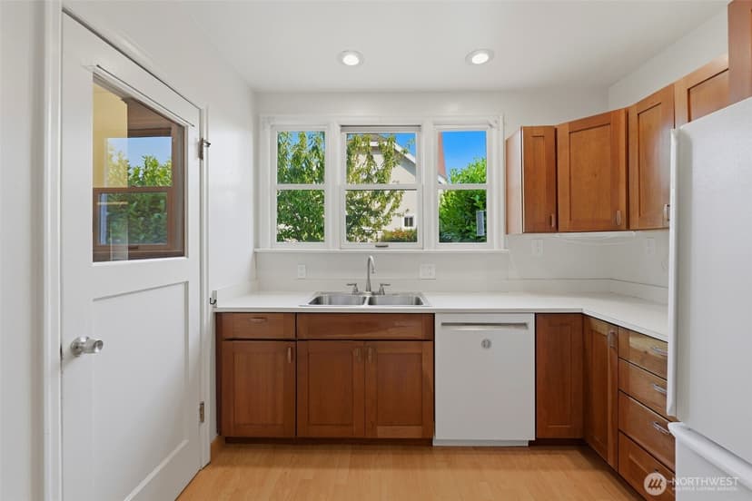 Property photo for 1015 N Sheridan Avenue, Tacoma photo 11