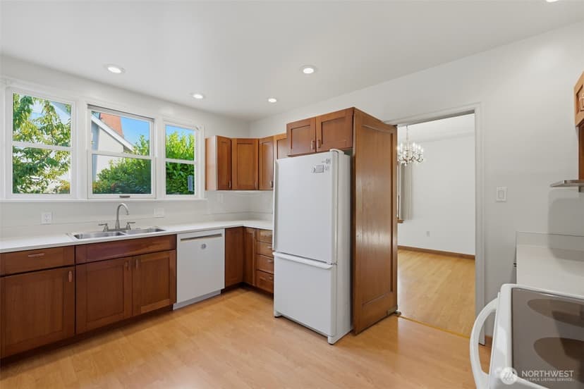 Property photo for 1015 N Sheridan Avenue, Tacoma photo 9