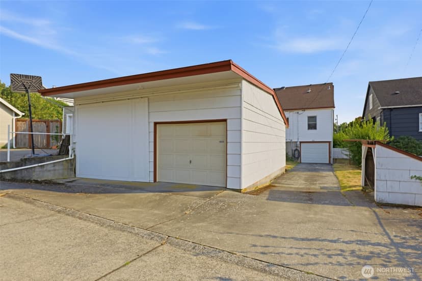 Property photo for 1015 N Sheridan Avenue, Tacoma photo 33