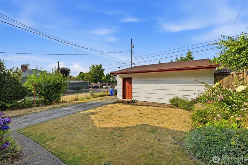Property photo for 1015 N Sheridan Avenue, Tacoma photo 31