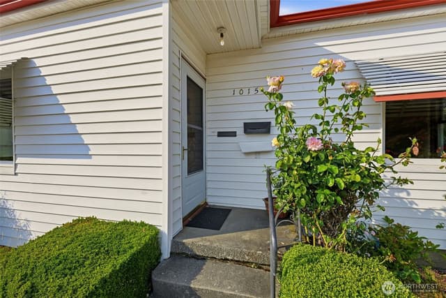 Property photo for 1015 N Sheridan Avenue, Tacoma photo 2
