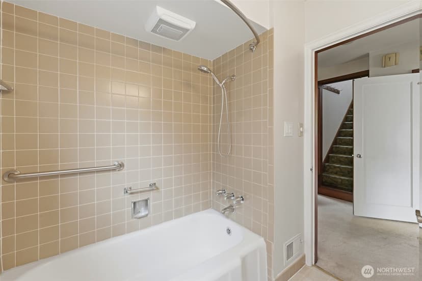 Property photo for 1015 N Sheridan Avenue, Tacoma photo 13