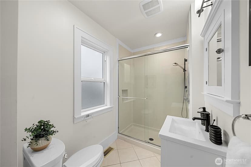 Property photo for 1509 4th Avenue W, Seattle photo 16