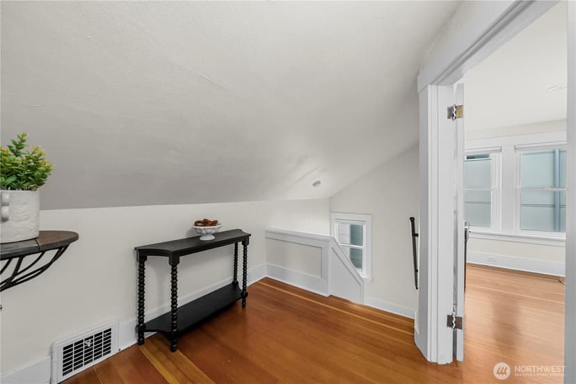 Property photo for 1509 4th Avenue W, Seattle photo 20