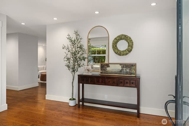 Property photo for 8534 SE 79th Place, Mercer Island photo 2