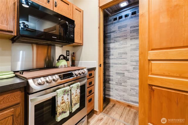 Property photo for 6764 Takota Place NE, Bremerton photo 4