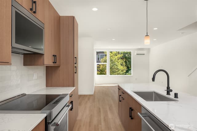 Property photo for 721 15th Avenue #B, Seattle photo 4