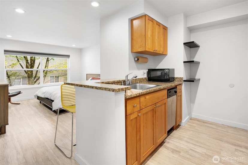 Property photo for 7600 Greenwood Avenue N #209, Seattle photo 4