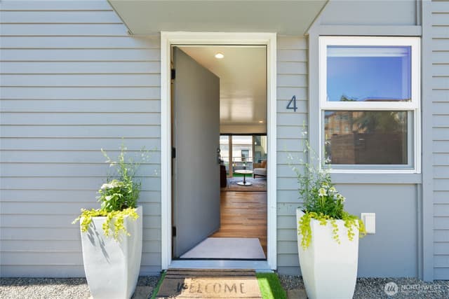 Property photo for 10112 NE 68th Street #4, Kirkland photo 3