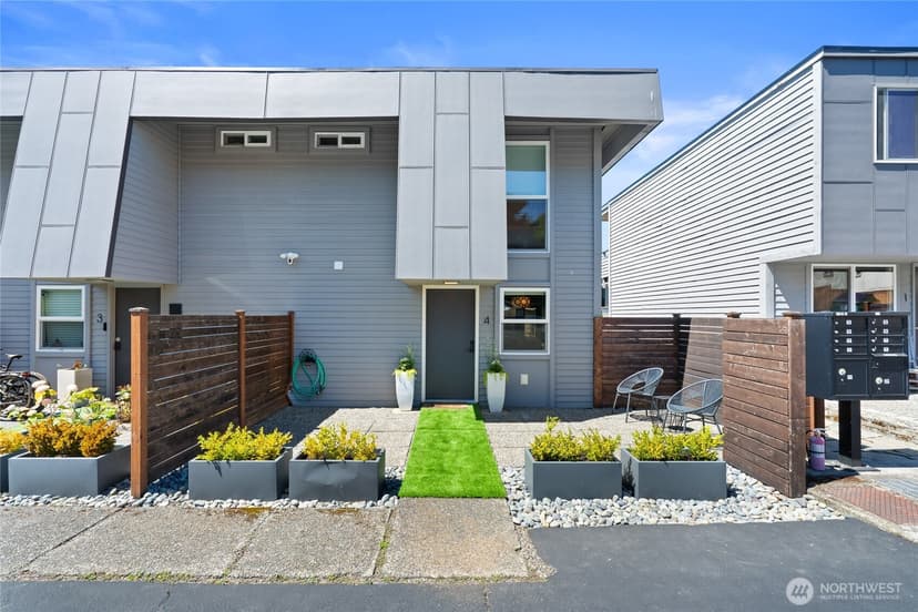Property photo for 10112 NE 68th Street #4, Kirkland photo 2