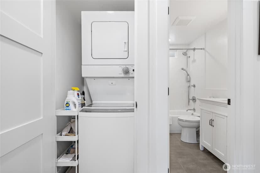 Property photo for 10112 NE 68th Street #4, Kirkland photo 24