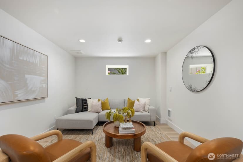 Property photo for 825 NE 105th Street, Seattle photo 24