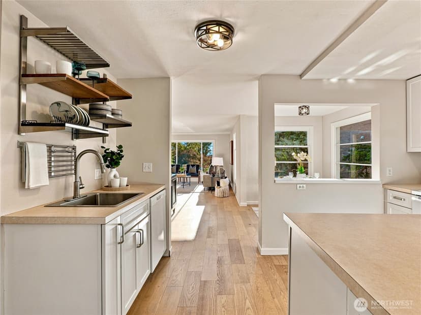 Property photo for 6542 Greenwood Avenue N, Seattle photo 19