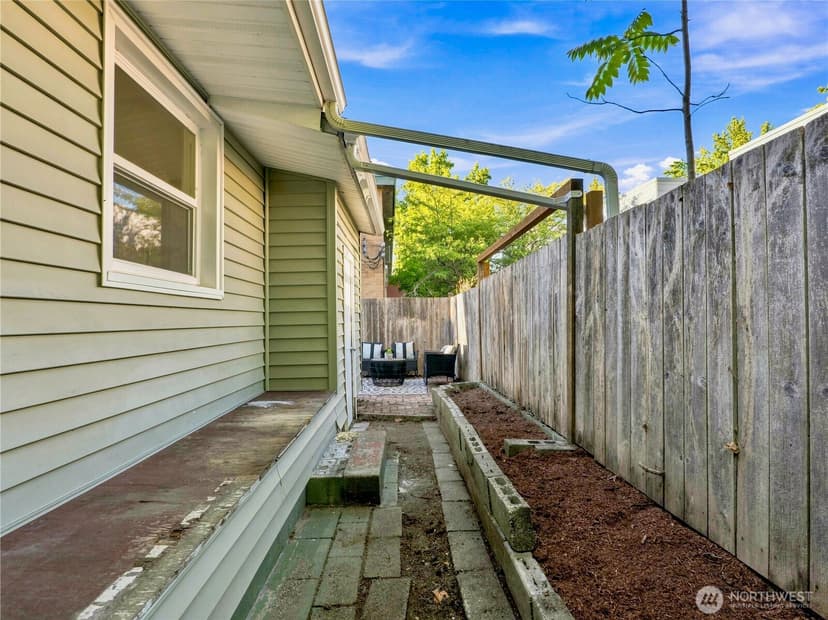 Property photo for 6542 Greenwood Avenue N, Seattle photo 31