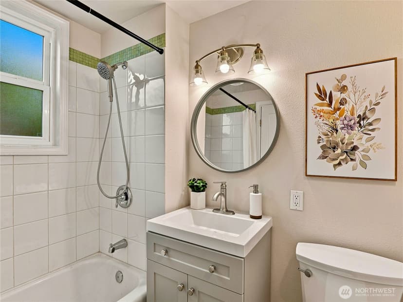 Property photo for 6542 Greenwood Avenue N, Seattle photo 24