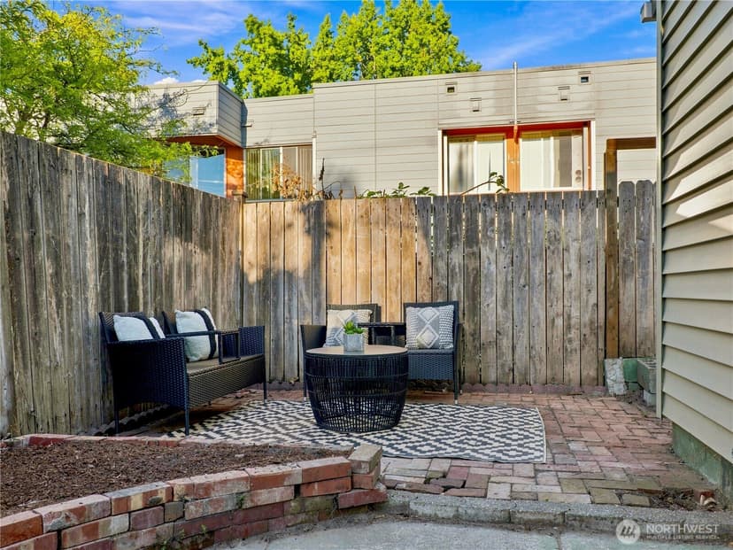 Property photo for 6542 Greenwood Avenue N, Seattle photo 29