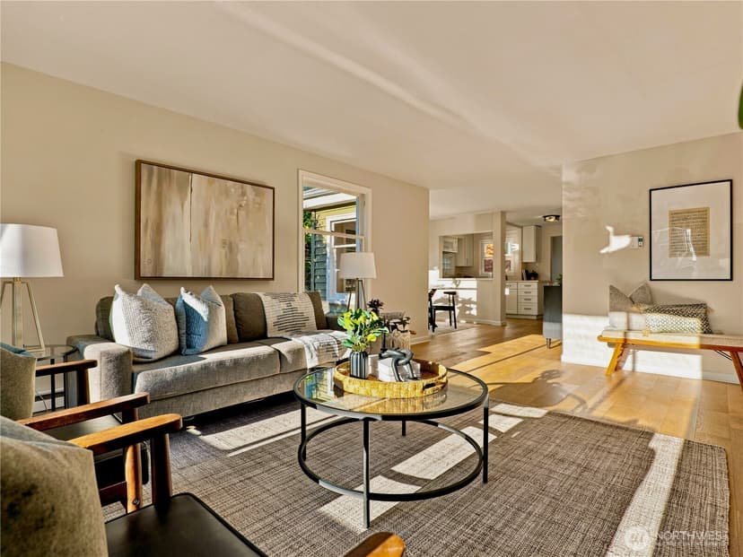 Property photo for 6542 Greenwood Avenue N, Seattle photo 12