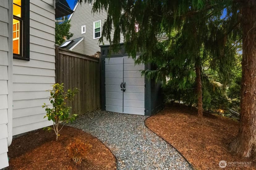 Property photo for 803 W Etruria Street, Seattle photo 35