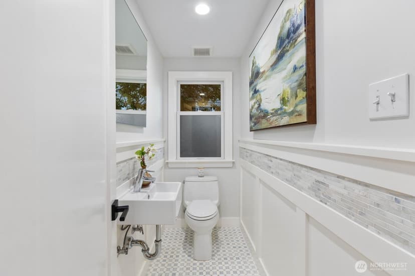 Property photo for 803 W Etruria Street, Seattle photo 16
