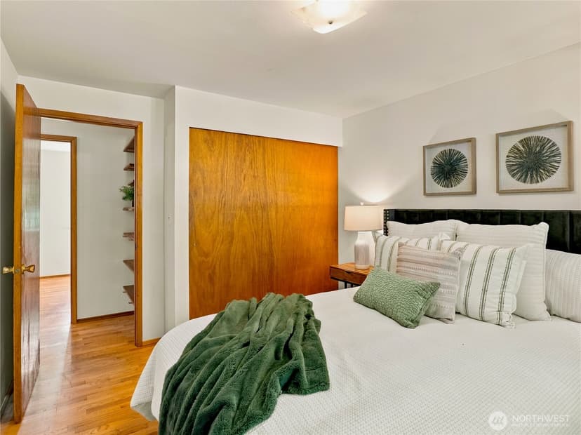 Property photo for 12231 95th Place NE, Kirkland photo 13