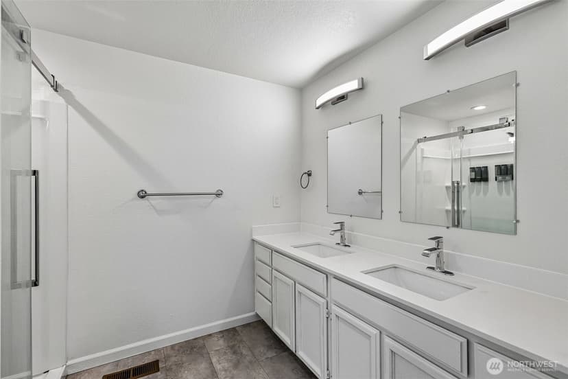 Property photo for 5231 NE 193rd Place, Lake Forest Park photo 15