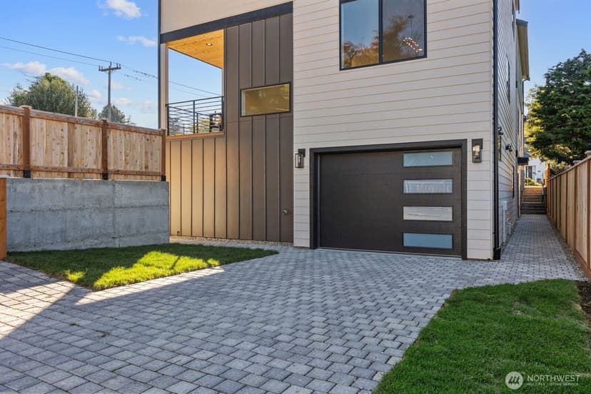 Property photo for 3312 W Dravus Street, Seattle photo 32